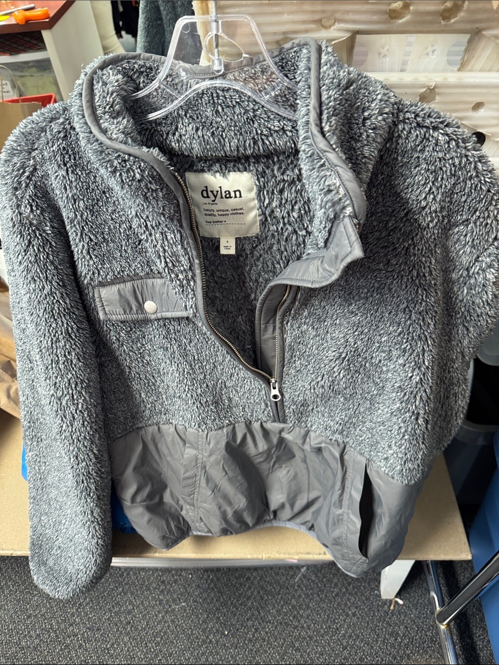 Dylan sweatshirt S // 082622